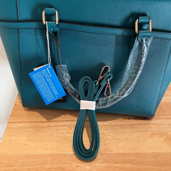 NWT bag by Dasein - Picture 4 of 4